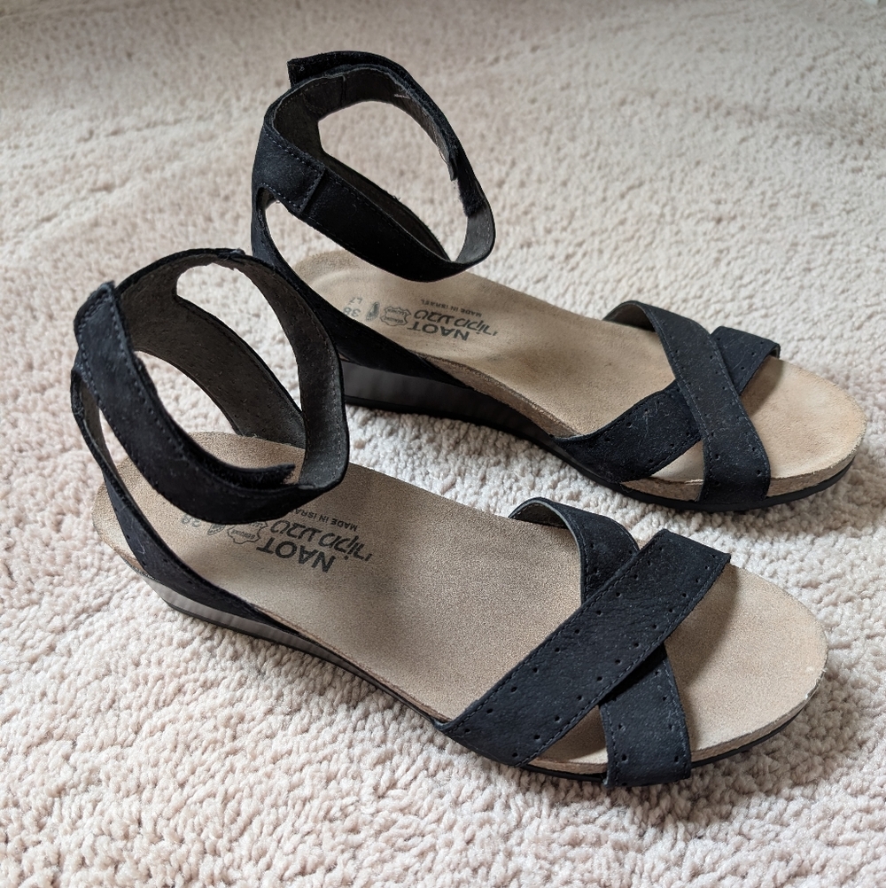 Naot Black Wand Wedge Sandals 38